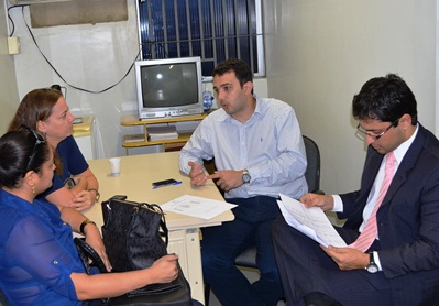 Barbara Quirino e Liliane Ribeiro auditoras da CGM com o diretor geral do Socorrão I Yglésio Moyses e o procurador Duarte Jr. (foto: Ascom/Socorrão).